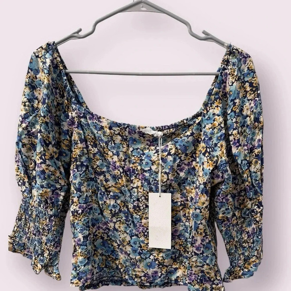 LUSH NWT FLORAL SCOOPNECK TOP SIZE MEDIUM - Picture 1 of 5